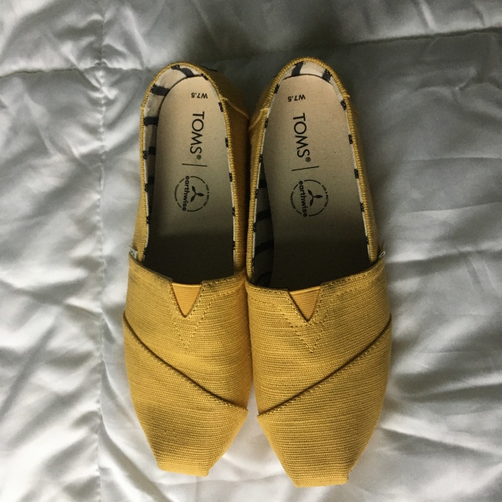 TOMS Woman’s 7.5 Flats